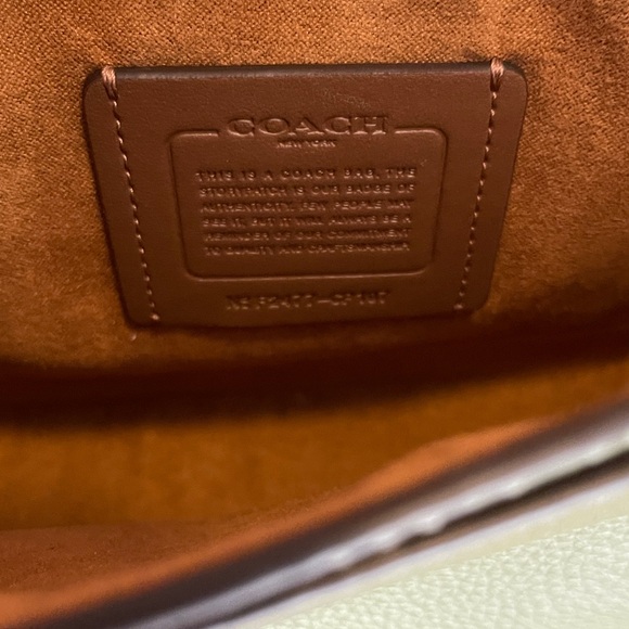 NWOT..Coach Olive Pebbled Leather Flap Crossbody with Wide Strap - Picture 3 of 9